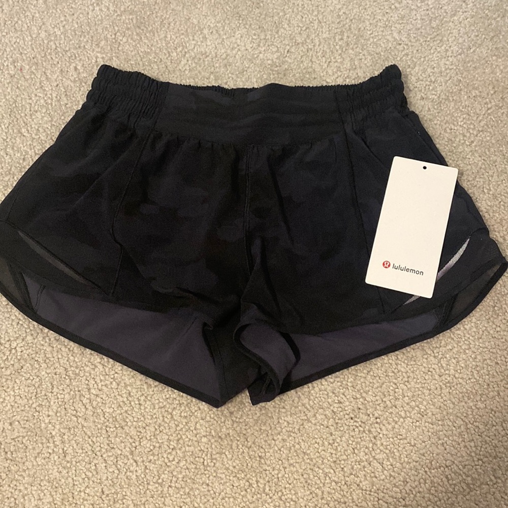 Lululemon hotty hot shorts 2.5